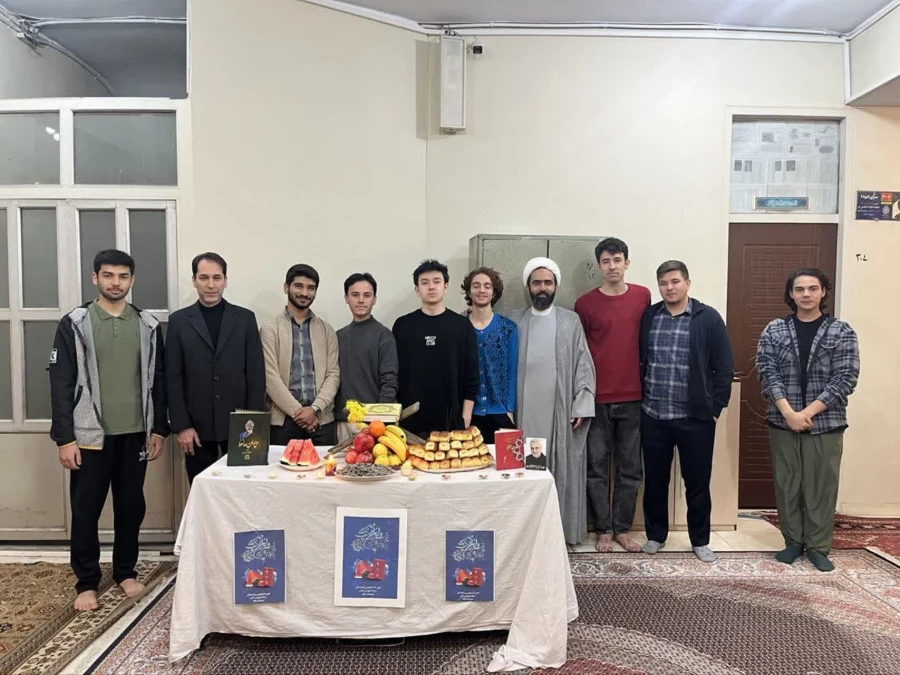 مراسم شب یلدا در سرای دانشجویی مرکز آموزش عالی شهدای مکه، با حضور دانشجویان، حجت الاسلام شکری و دکتر رشیدی معاون هماهنگی مرکز شهدای مکه
 3