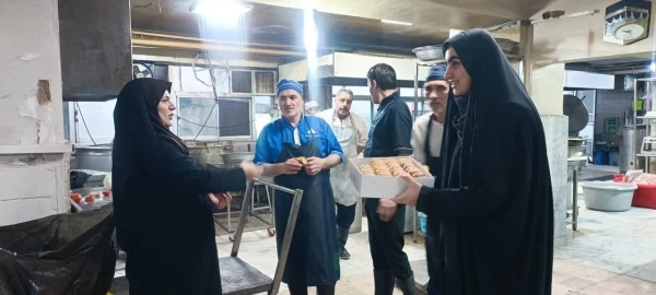 قدردانی به پاس همراهی صمیمانه کادر آشپزخانه دانشکده شهید شرافت

 5