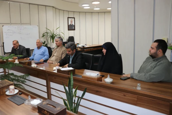 دکتریزدان پناه مشاور وزیر در سازمان دانش آموزی در کنار دانشگاه فرهنگیان برای تربیت معلم مهارتی هستیم.
 4