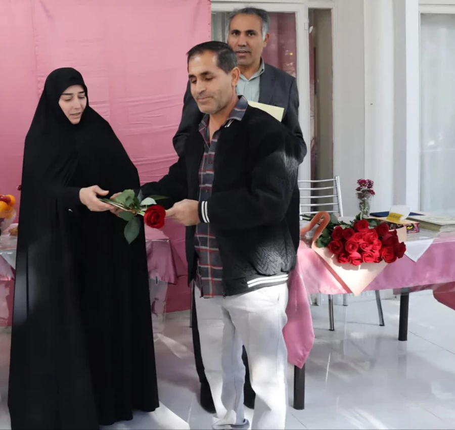 تجلیل از همکاران به مناسبت روز مرد در دانشکده شهید شرافت

 5