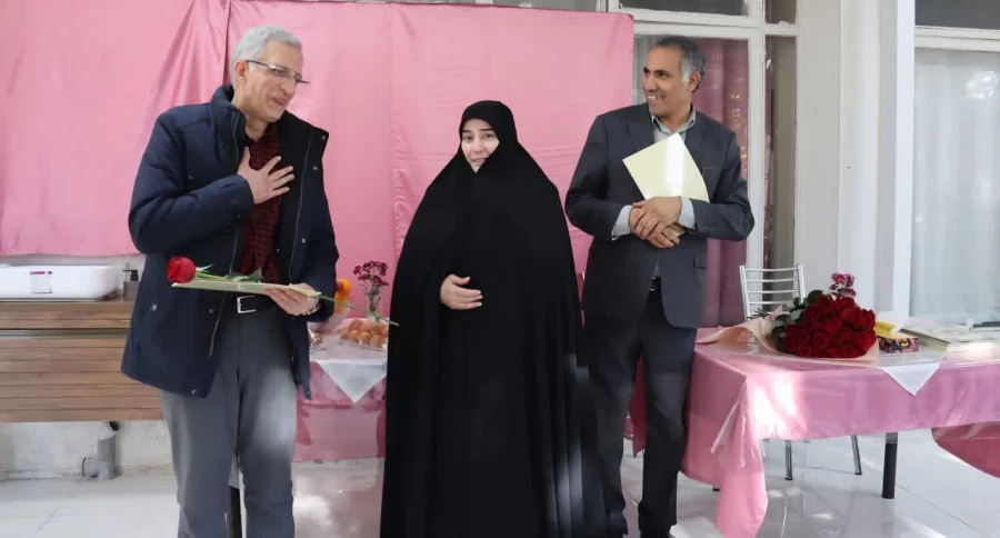 تجلیل از همکاران به مناسبت روز مرد در دانشکده شهید شرافت

 8