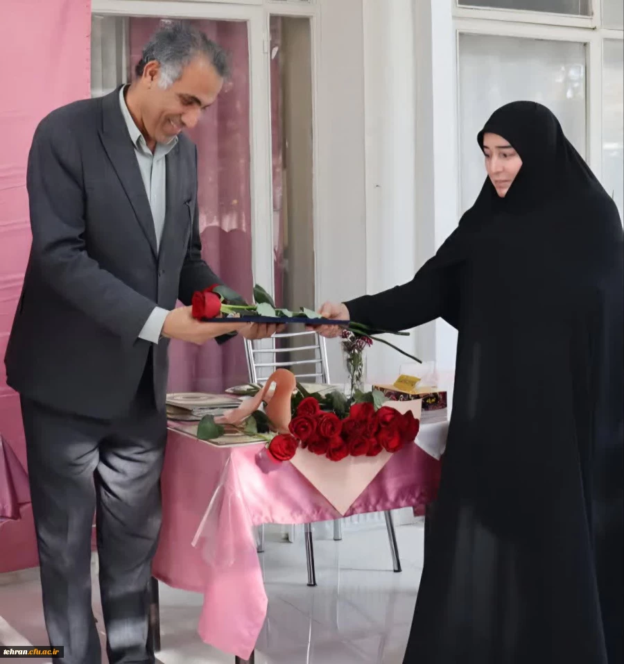 تجلیل از همکاران به مناسبت روز مرد در دانشکده شهید شرافت

 10