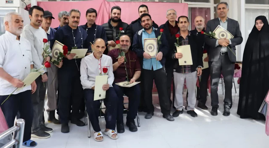 تجلیل از همکاران به مناسبت روز مرد در دانشکده شهید شرافت

 11