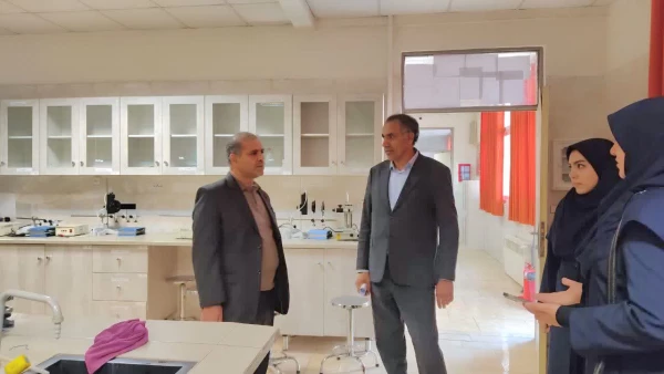 بازدید معاون پژوهش دانشگاه فرهنگیان استان تهران از آزمایشگاه ها و کارگاه های دانشکده شهید شرافت

 7