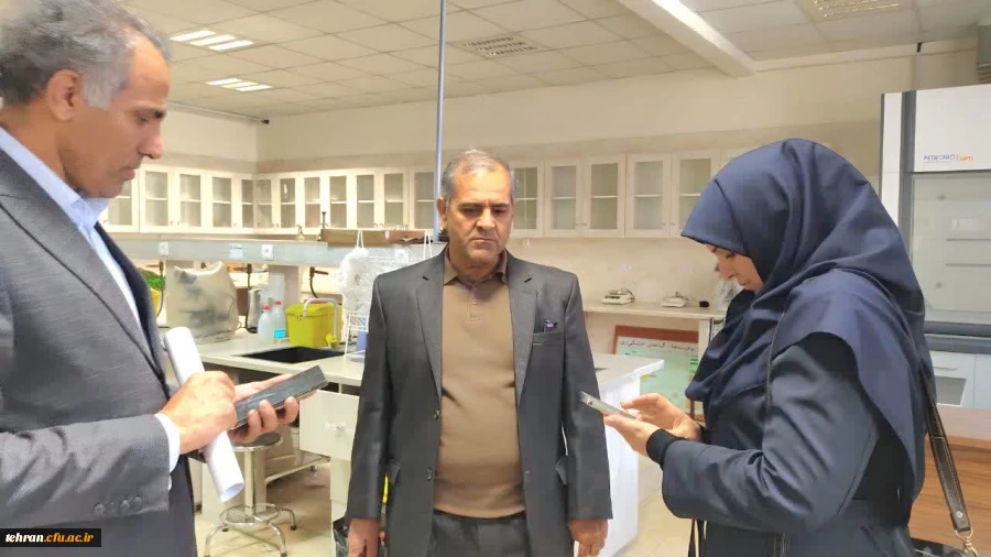 بازدید معاون پژوهش دانشگاه فرهنگیان استان تهران از آزمایشگاه ها و کارگاه های دانشکده شهید شرافت

 9