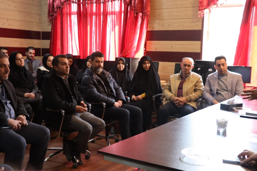 فضایی صمیمی و گرم در یک
 روز سرد زمستانی در شورای اداری
همکاران  دانشگاه فرهنگیان تهران 5