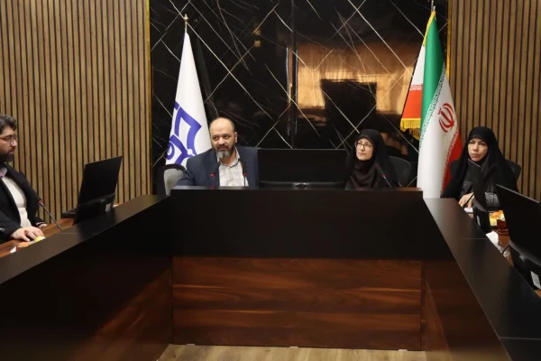 تجلیل از تلاش های نیروهای حراست مرکز شهید باهنر

 4