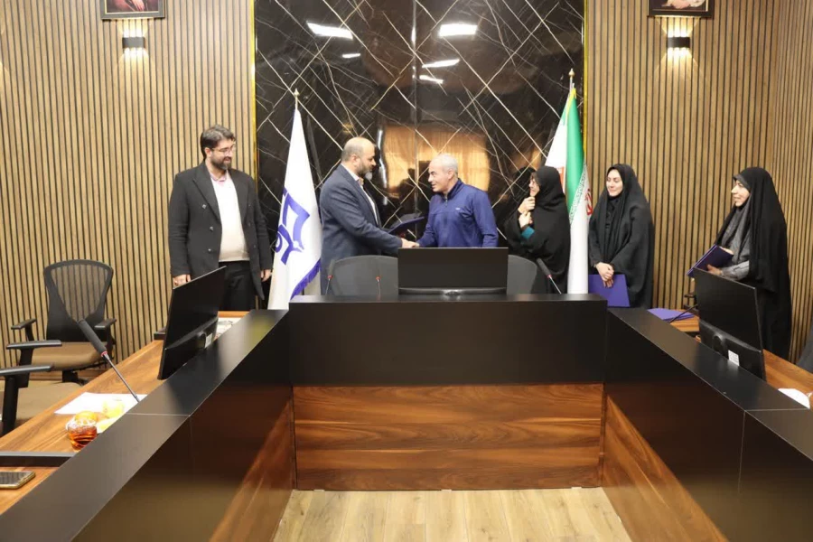 تجلیل از تلاش های نیروهای حراست مرکز شهید باهنر

 5