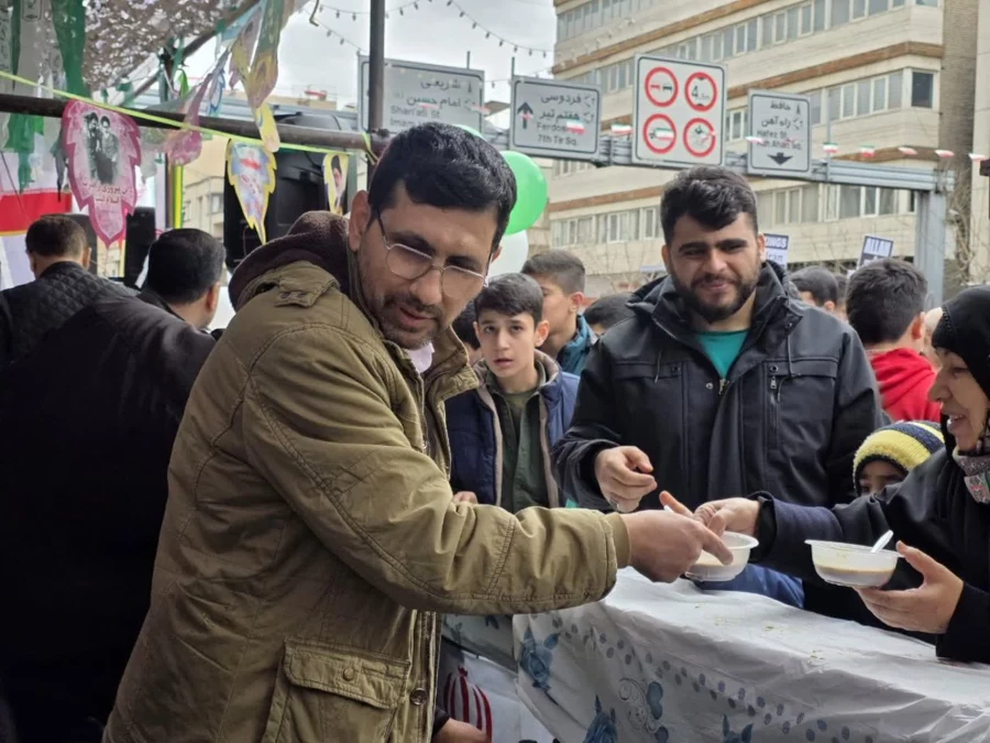  برپایی غرفه دانشگاه فرهنگیان به مناسبت یوم الله ۲۲ بهمن در خیابان انقلاب
 3
