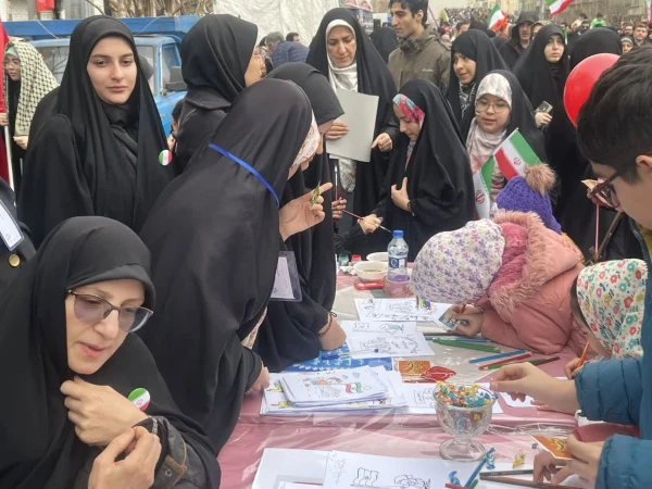  برپایی غرفه دانشگاه فرهنگیان به مناسبت یوم الله ۲۲ بهمن در خیابان انقلاب
 5