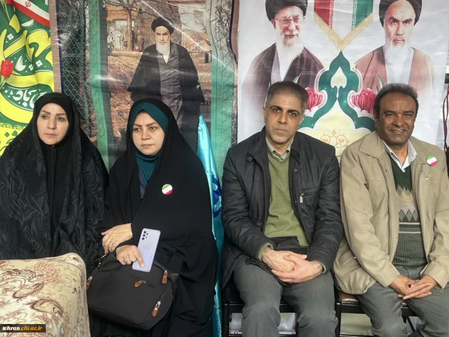  برپایی غرفه دانشگاه فرهنگیان به مناسبت یوم الله ۲۲ بهمن در خیابان انقلاب
 6