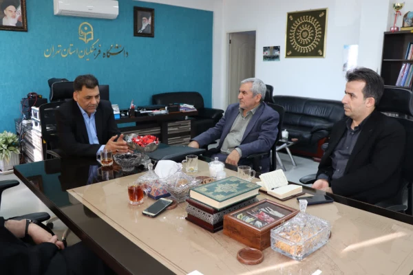 نشست صمیمی با خیرین موقوفه خاندان مهاجری با هدف توسعه فضا و تجهیزات دردانشکده پیشوای زینبیه

 2