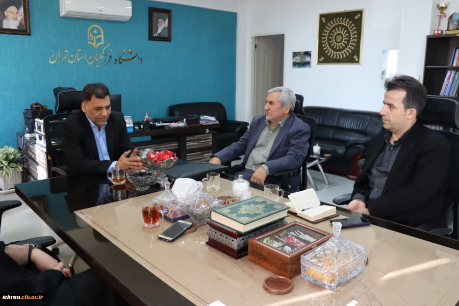 نشست صمیمی با خیرین موقوفه خاندان مهاجری با هدف توسعه فضا و تجهیزات دردانشکده پیشوای زینبیه

 2