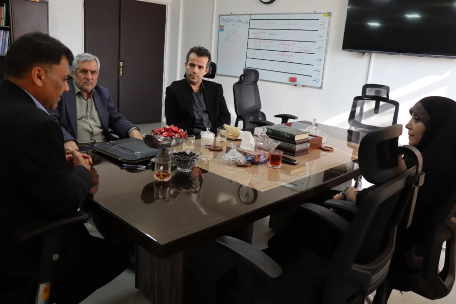 نشست صمیمی با خیرین موقوفه خاندان مهاجری با هدف توسعه فضا و تجهیزات دردانشکده پیشوای زینبیه

 4