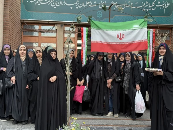 گزارش گروه های دانشجوی راهیان نور دانشگاه فرهنگیان تهران در امتداد راه شهدا برای ایران پای کار انقلاب و رهبری هستیم 
 9