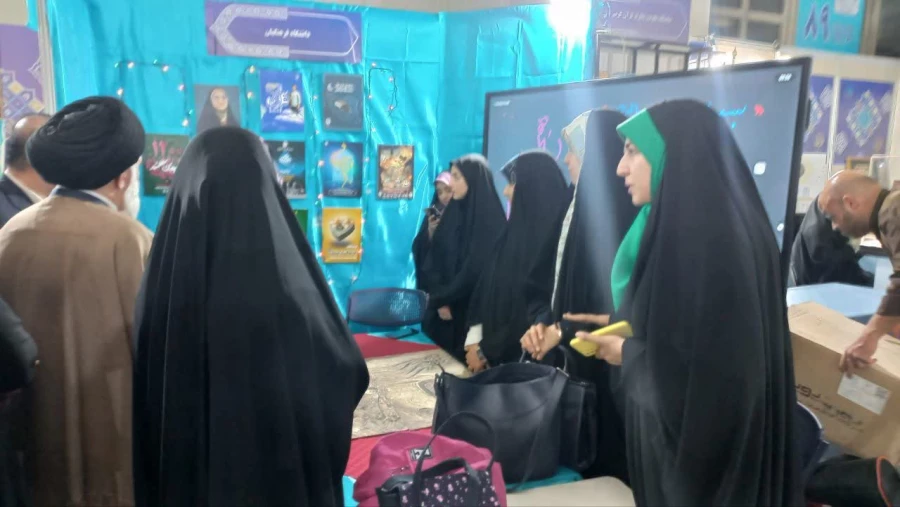  «میزبانی دانشکده شهید شرافت در اولین روز نمایشگاه بین المللی قرآن کریم»

 6