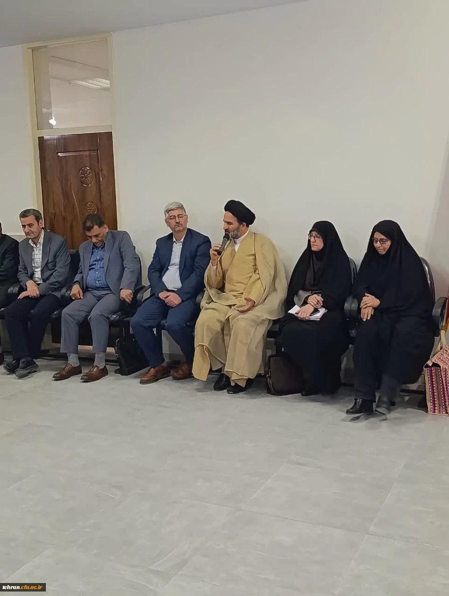 نشست صمیمانه مسئولان دانشگاه فرهنگیان استان تهران با کارکنان و اساتید پردیس عترت واوان برگزار گردید.

 2