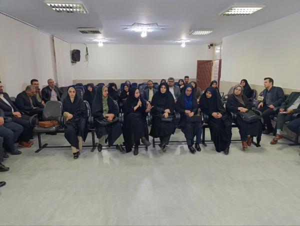 نشست صمیمانه مسئولان دانشگاه فرهنگیان استان تهران با کارکنان و اساتید پردیس عترت واوان برگزار گردید.

 3