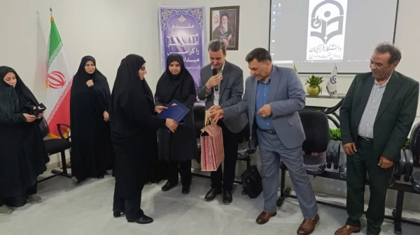 نشست صمیمانه مسئولان دانشگاه فرهنگیان استان تهران با کارکنان و اساتید پردیس عترت واوان برگزار گردید.

 4