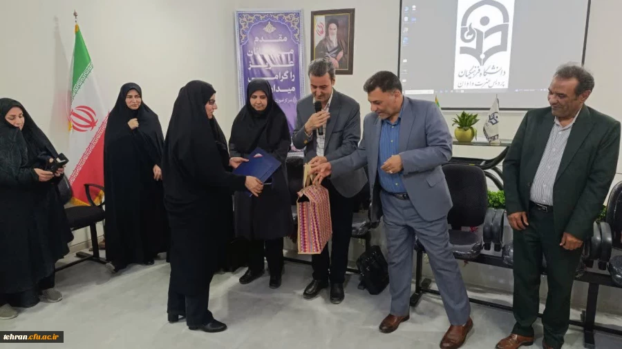 نشست صمیمانه مسئولان دانشگاه فرهنگیان استان تهران با کارکنان و اساتید پردیس عترت واوان برگزار گردید.

 4