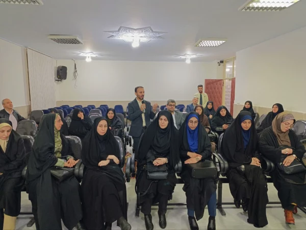 نشست صمیمانه مسئولان دانشگاه فرهنگیان استان تهران با کارکنان و اساتید پردیس عترت واوان برگزار گردید.

 7