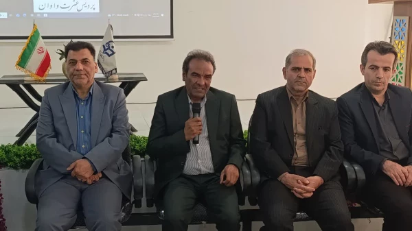 نشست صمیمانه مسئولان دانشگاه فرهنگیان استان تهران با کارکنان و اساتید پردیس عترت واوان برگزار گردید.

 9