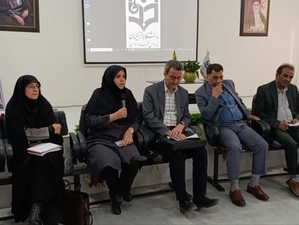 نشست صمیمانه مسئولان دانشگاه فرهنگیان استان تهران با کارکنان و اساتید پردیس عترت واوان برگزار گردید.

 14