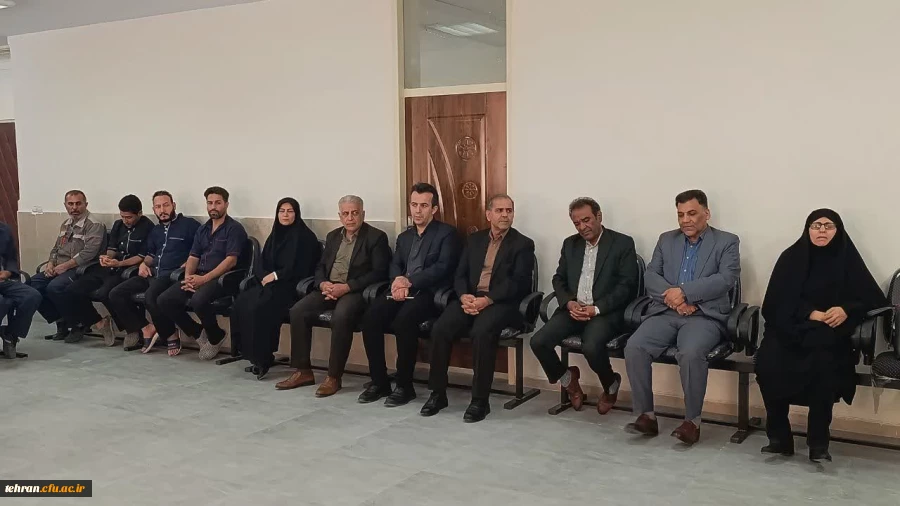 نشست صمیمانه مسئولان دانشگاه فرهنگیان استان تهران با کارکنان و اساتید پردیس عترت واوان برگزار گردید.

 15