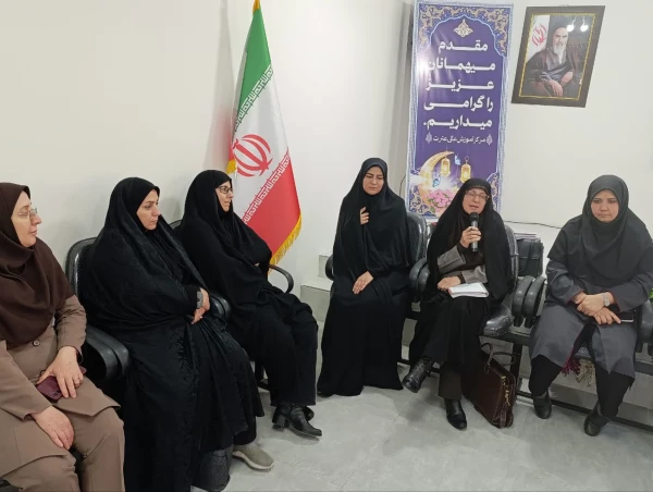 نشست صمیمانه مسئولان دانشگاه فرهنگیان استان تهران با کارکنان و اساتید پردیس عترت واوان برگزار گردید.

 16