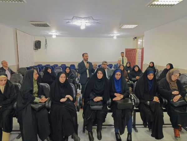 مراسم تقدیر از سرکار خانم دکتر یدالله زاده رئیس پیشین مرکز تربیت معلم عترت واوان در نشست هم اندیشی مسئولان و اساتید
 2