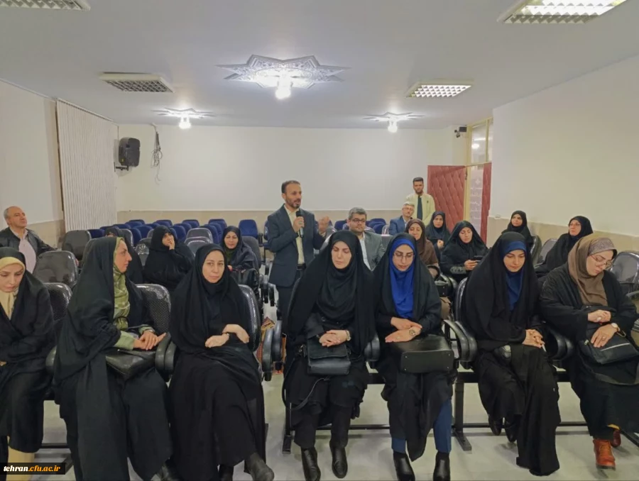مراسم تقدیر از سرکار خانم دکتر یدالله زاده رئیس پیشین مرکز تربیت معلم عترت واوان در نشست هم اندیشی مسئولان و اساتید
 2