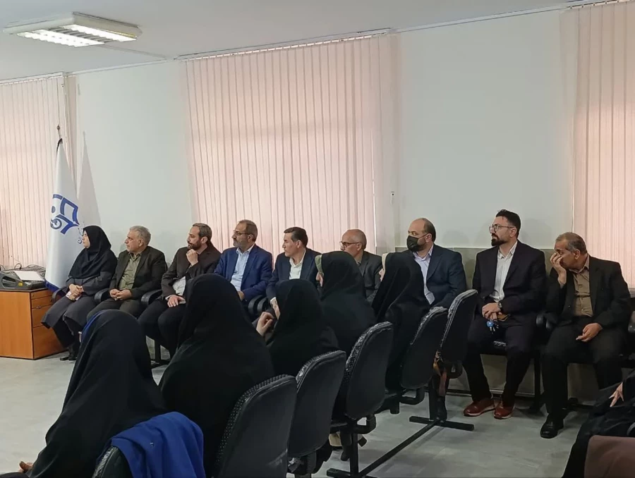 مراسم تقدیر از سرکار خانم دکتر یدالله زاده رئیس پیشین مرکز تربیت معلم عترت واوان در نشست هم اندیشی مسئولان و اساتید
 3